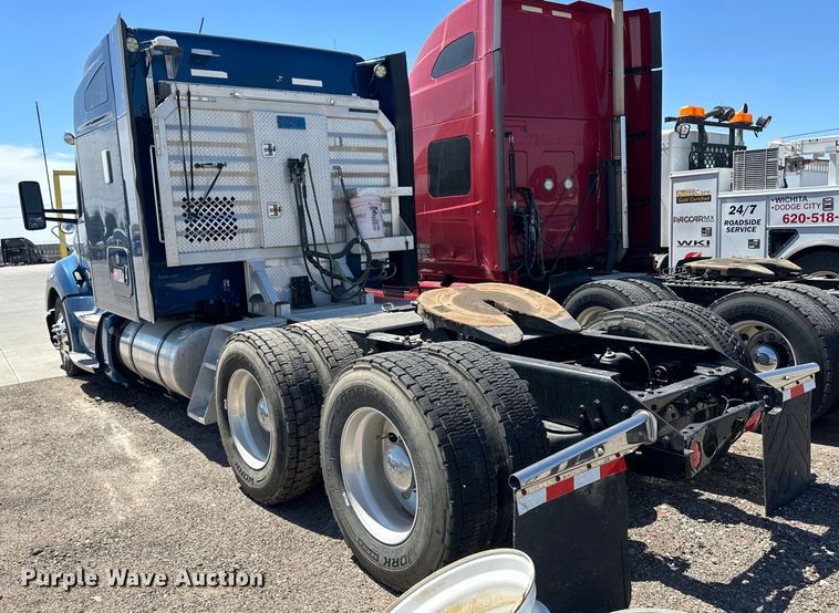 image for item OI9490 2018 Kenworth T680 semi truck