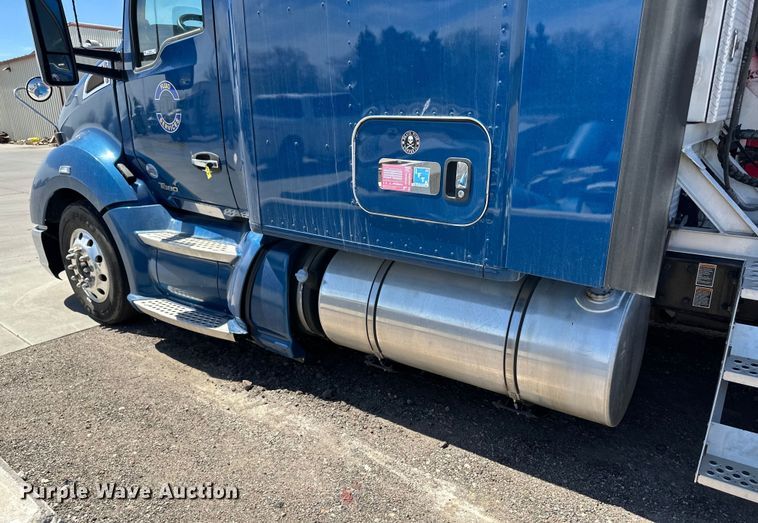 image for item OI9490 2018 Kenworth T680 semi truck