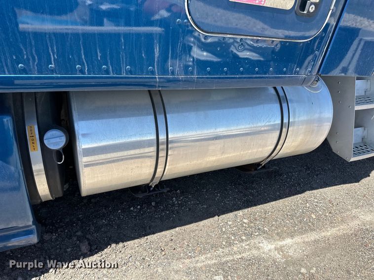 image for item OI9490 2018 Kenworth T680 semi truck