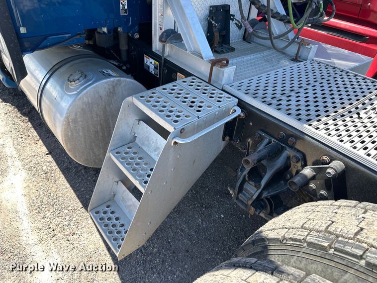 image for item OI9490 2018 Kenworth T680 semi truck