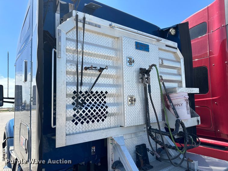 image for item OI9490 2018 Kenworth T680 semi truck
