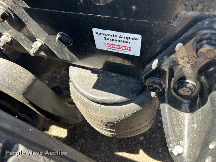 image for item OI9490 2018 Kenworth T680 semi truck