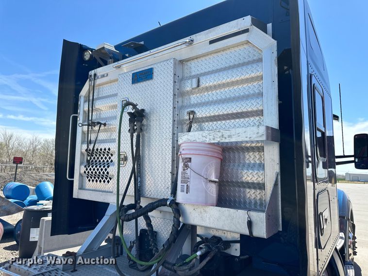 image for item OI9490 2018 Kenworth T680 semi truck