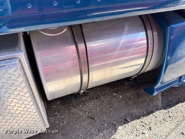 image for item OI9490 2018 Kenworth T680 semi truck