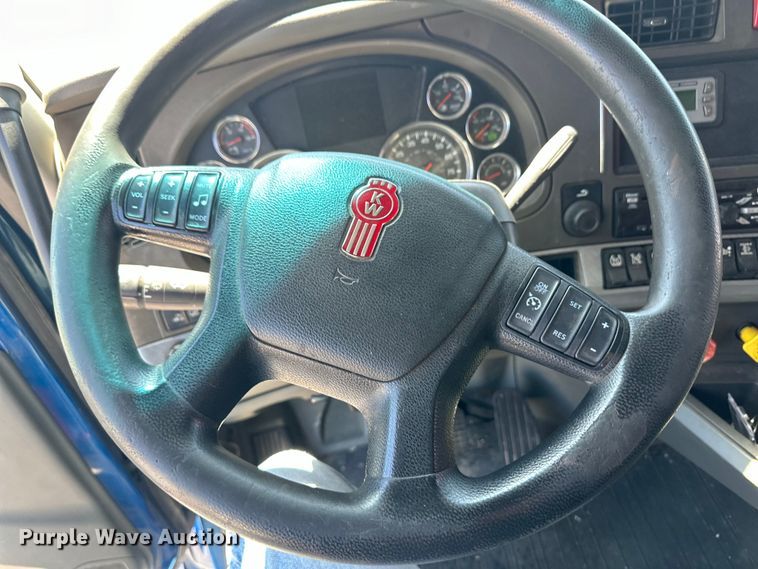 image for item OI9490 2018 Kenworth T680 semi truck