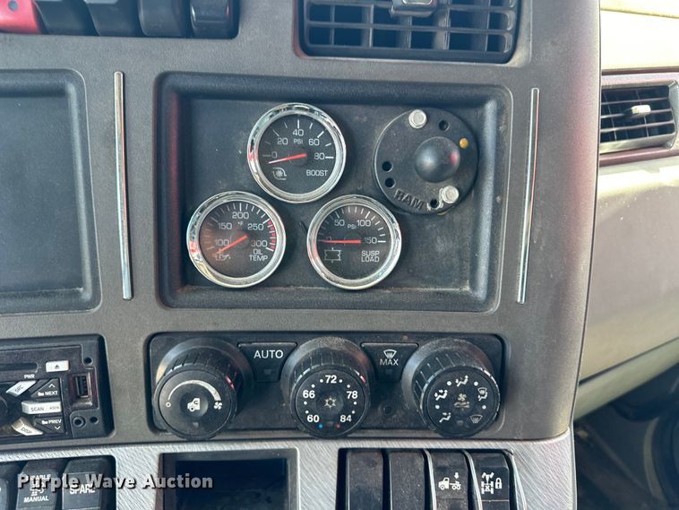 image for item OI9490 2018 Kenworth T680 semi truck