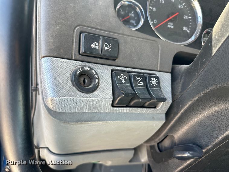 image for item OI9490 2018 Kenworth T680 semi truck