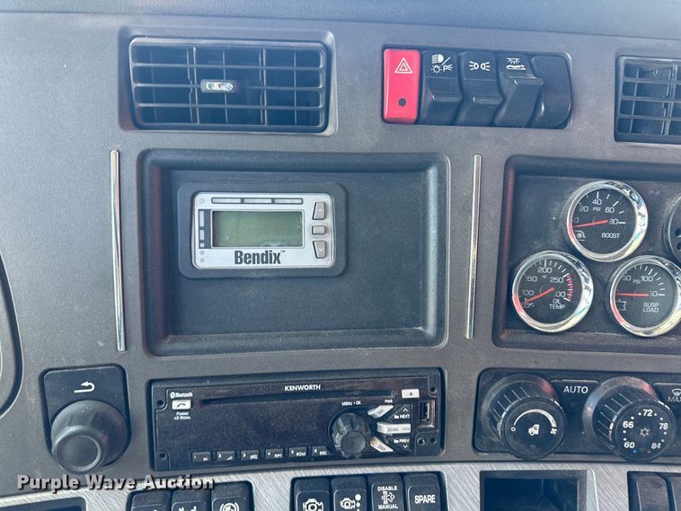 image for item OI9490 2018 Kenworth T680 semi truck