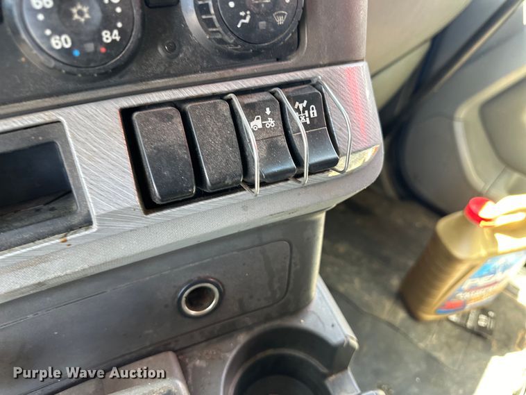 image for item OI9490 2018 Kenworth T680 semi truck