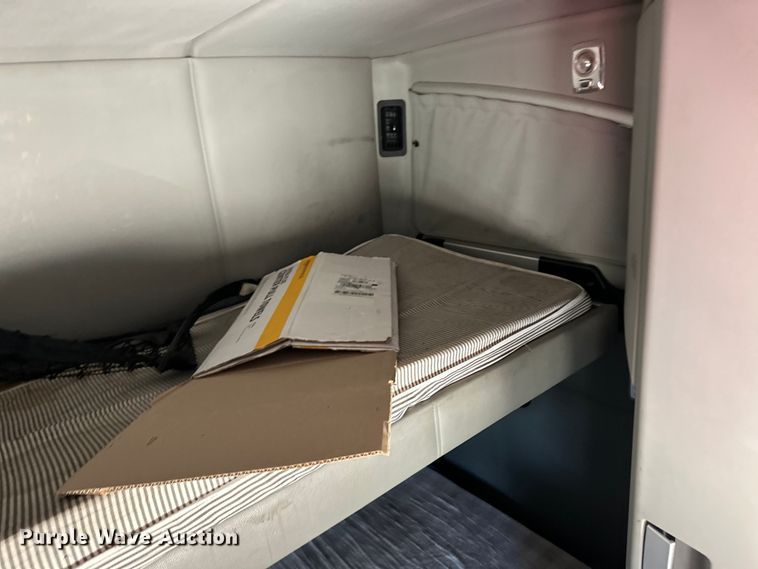 image for item OI9490 2018 Kenworth T680 semi truck