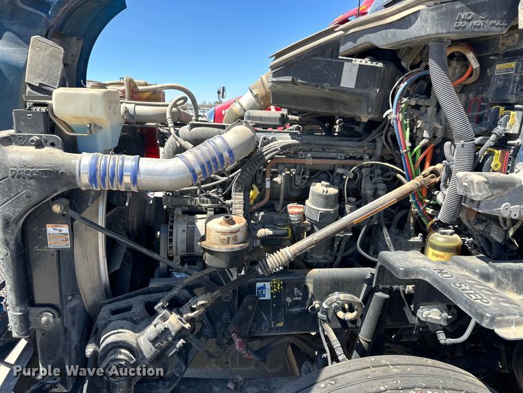 image for item OI9490 2018 Kenworth T680 semi truck