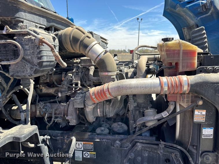 image for item OI9490 2018 Kenworth T680 semi truck