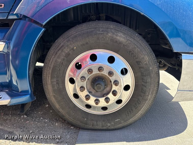 image for item OI9490 2018 Kenworth T680 semi truck