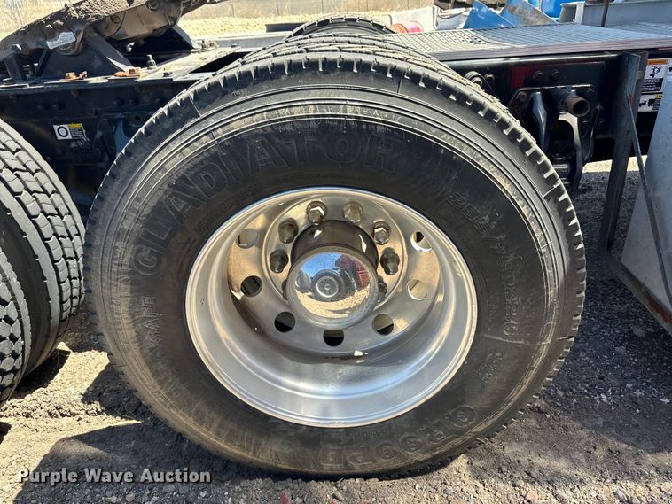 image for item OI9490 2018 Kenworth T680 semi truck