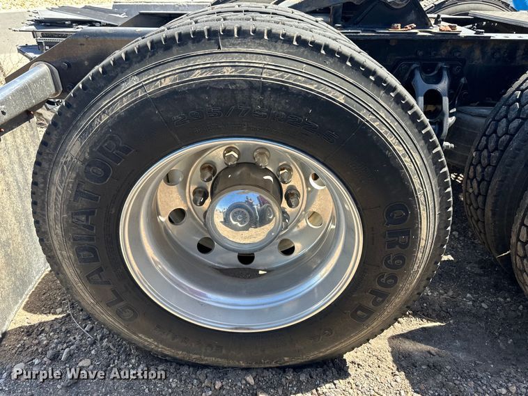 image for item OI9490 2018 Kenworth T680 semi truck