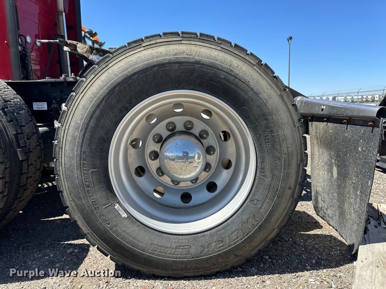 image for item OI9490 2018 Kenworth T680 semi truck