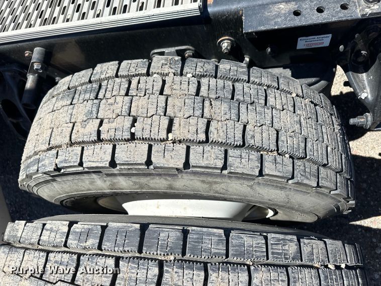 image for item OI9490 2018 Kenworth T680 semi truck