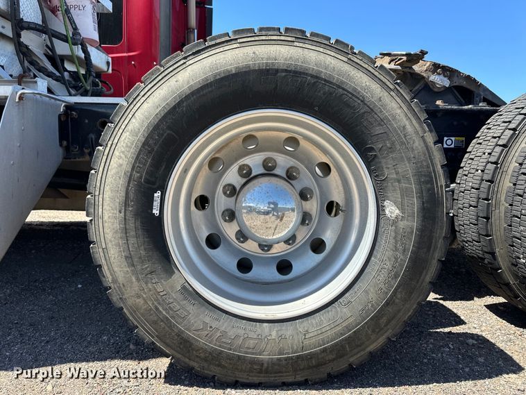 image for item OI9490 2018 Kenworth T680 semi truck