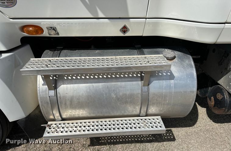 image for item OI9498 2011 International Prostar Plus semi truck