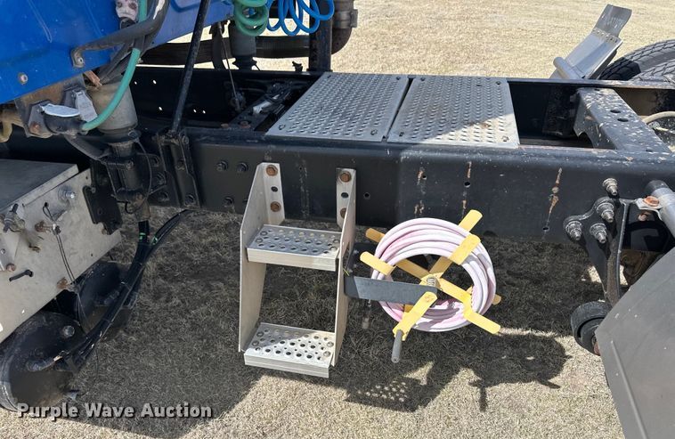 image for item OI9498 2011 International Prostar Plus semi truck