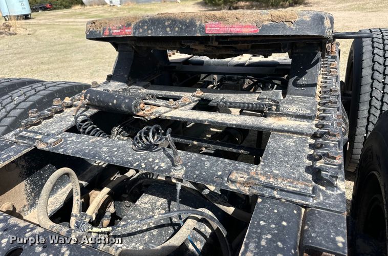 image for item OI9498 2011 International Prostar Plus semi truck