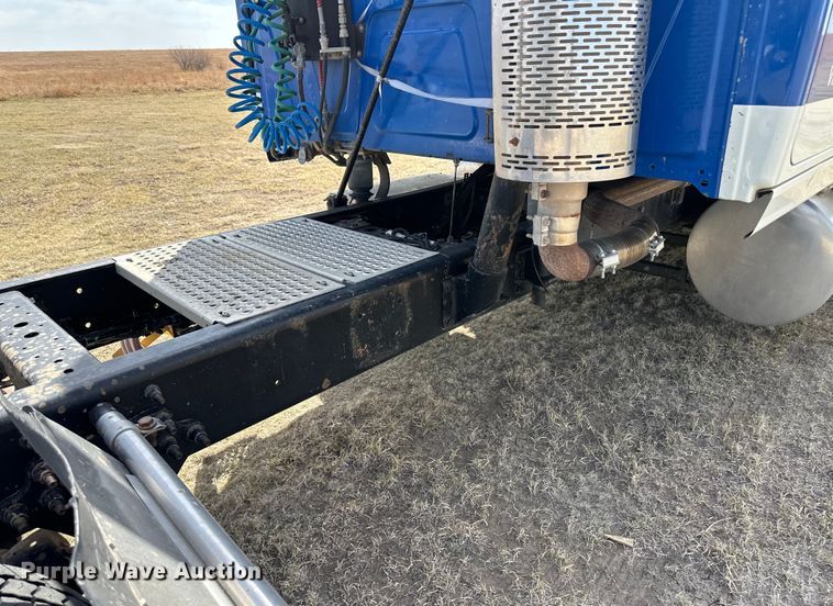 image for item OI9498 2011 International Prostar Plus semi truck