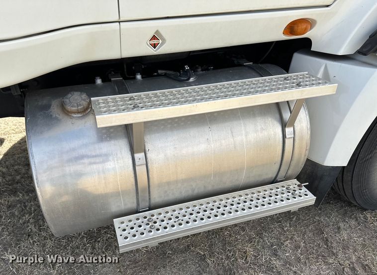 image for item OI9498 2011 International Prostar Plus semi truck