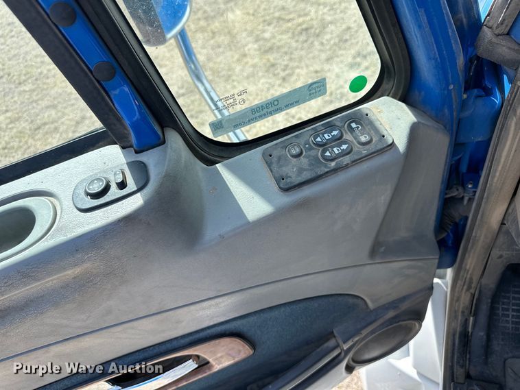 image for item OI9498 2011 International Prostar Plus semi truck