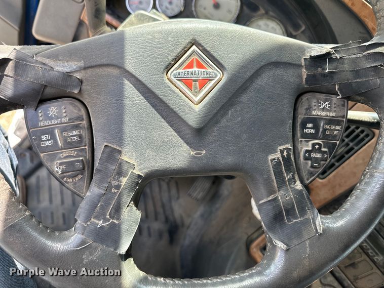 image for item OI9498 2011 International Prostar Plus semi truck