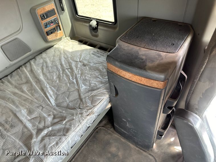 image for item OI9498 2011 International Prostar Plus semi truck