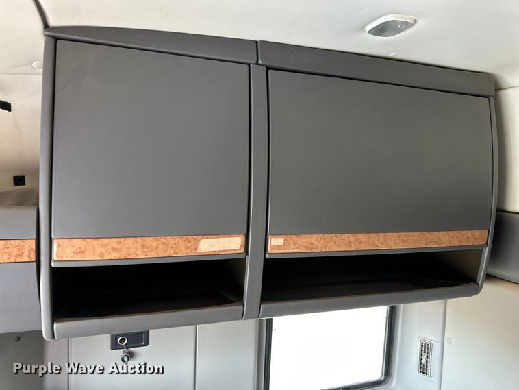 image for item OI9498 2011 International Prostar Plus semi truck