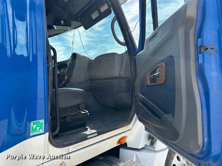 image for item OI9498 2011 International Prostar Plus semi truck