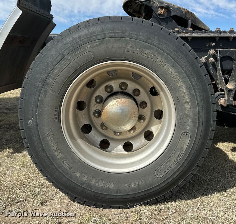 image for item OI9498 2011 International Prostar Plus semi truck