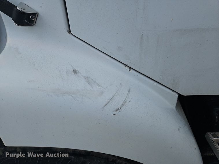 image for item OK9877 2000 Volvo VNM semi truck