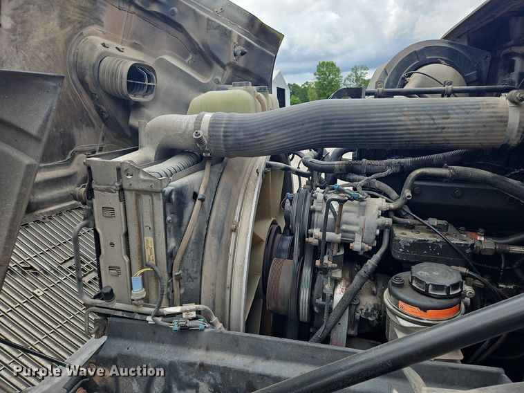 image for item OK9877 2000 Volvo VNM semi truck