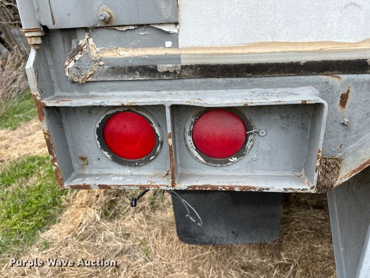 image for item OM9360 1990 Strick dry van trailer