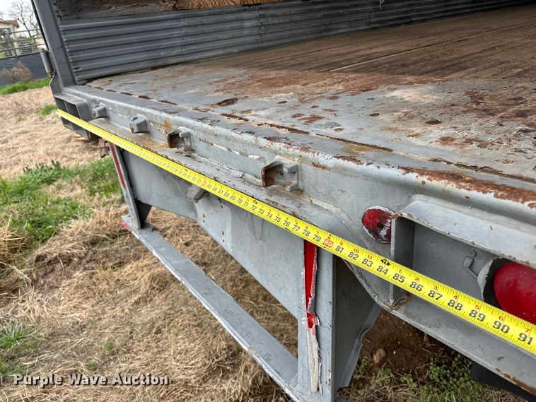 image for item OM9360 1990 Strick dry van trailer