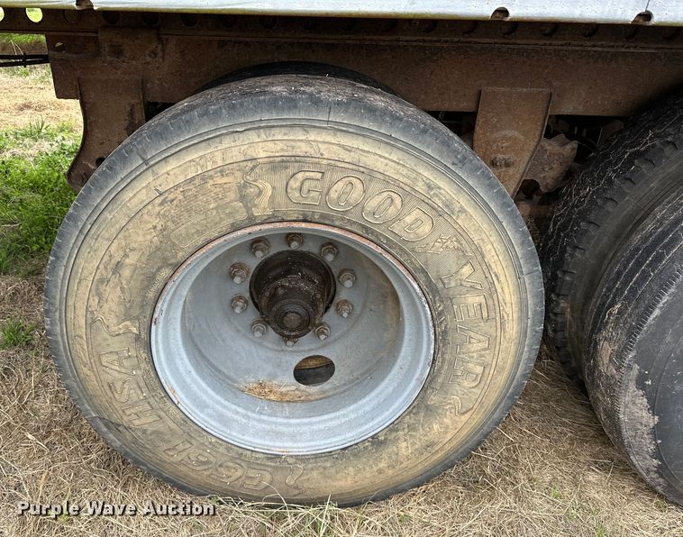 image for item OM9360 1990 Strick dry van trailer