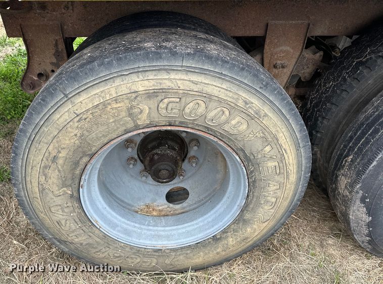 image for item OM9360 1990 Strick dry van trailer