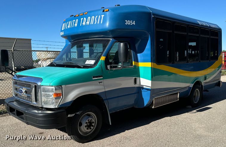 image for item DK7424 2016 Eldorado Aerotech Ford 220 shuttle bus