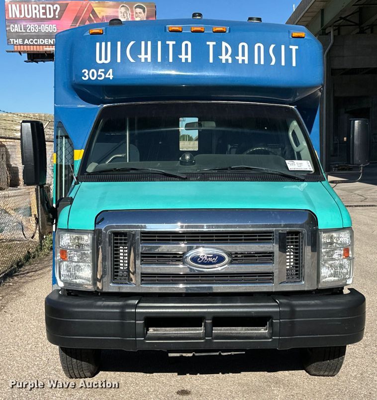 image for item DK7424 2016 Eldorado Aerotech Ford 220 shuttle bus