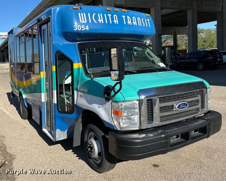 image for item DK7424 2016 Eldorado Aerotech Ford 220 shuttle bus