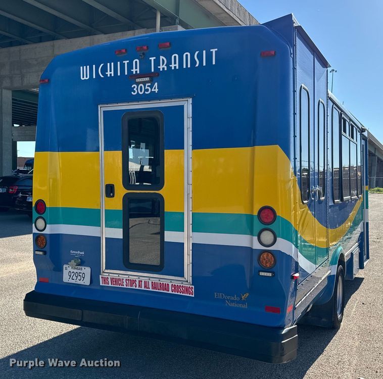 image for item DK7424 2016 Eldorado Aerotech Ford 220 shuttle bus