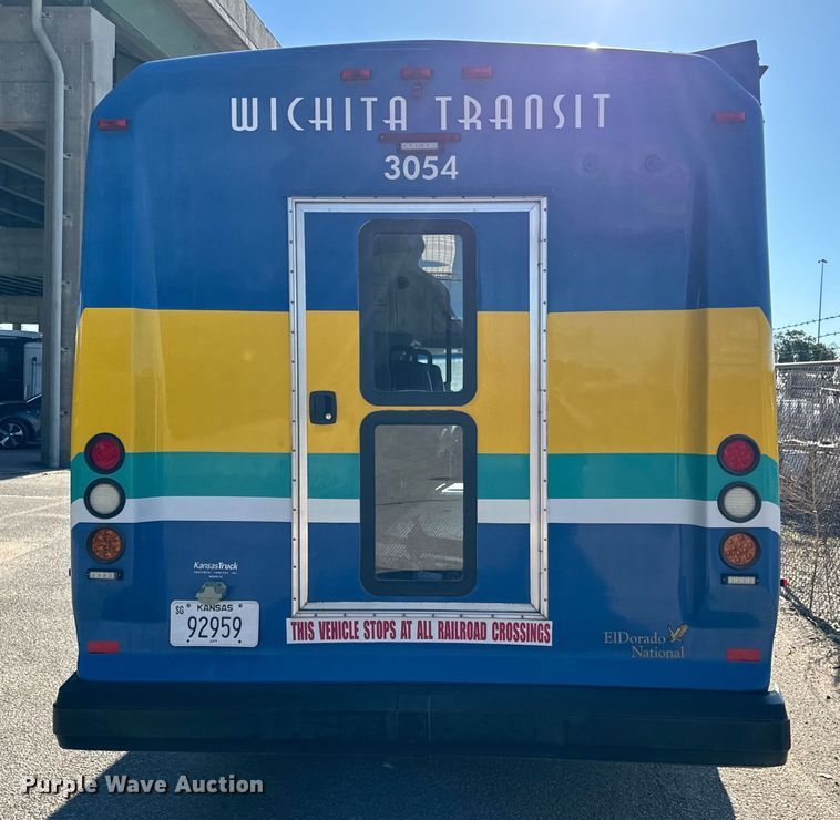 image for item DK7424 2016 Eldorado Aerotech Ford 220 shuttle bus