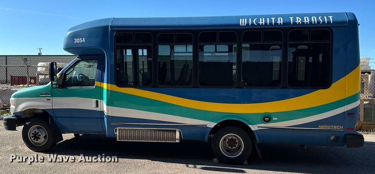 image for item DK7424 2016 Eldorado Aerotech Ford 220 shuttle bus