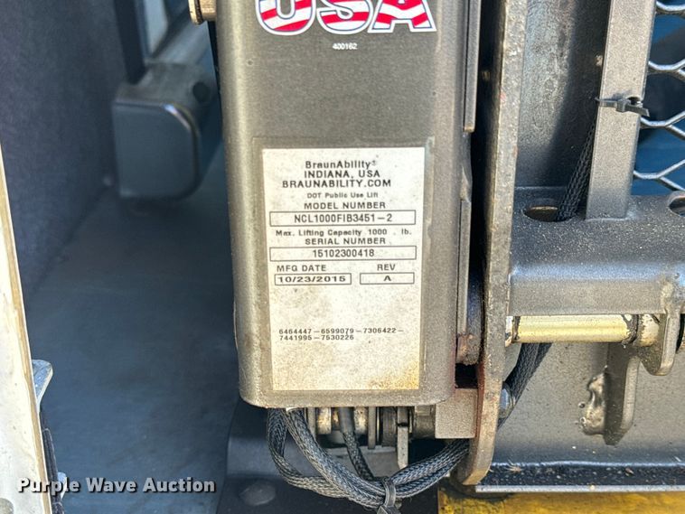 image for item DK7424 2016 Eldorado Aerotech Ford 220 shuttle bus