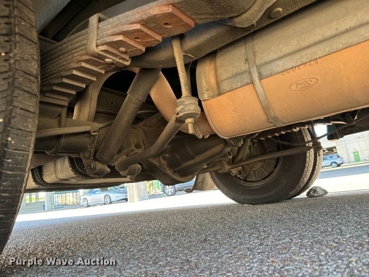 image for item DK7424 2016 Eldorado Aerotech Ford 220 shuttle bus