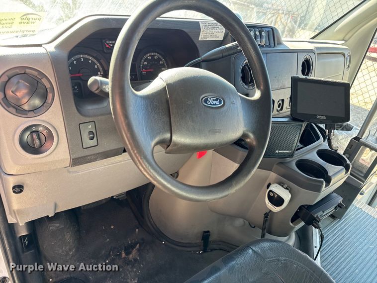 image for item DK7424 2016 Eldorado Aerotech Ford 220 shuttle bus