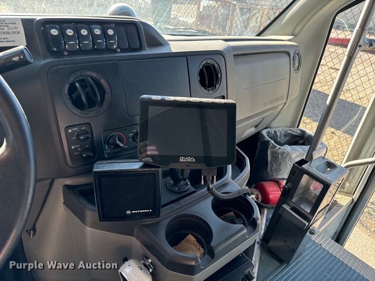 image for item DK7424 2016 Eldorado Aerotech Ford 220 shuttle bus