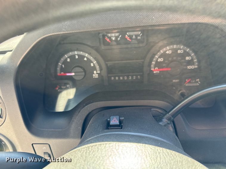 image for item DK7424 2016 Eldorado Aerotech Ford 220 shuttle bus